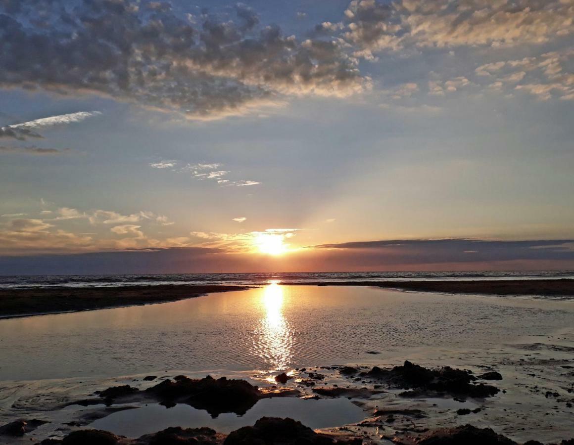 Strandhotel Zoomers Castricum Buitenkant foto